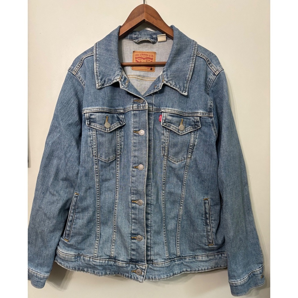 Levis Denim Trucker Jacket Womens 3X Blue Medium Wash Button Front Jean Coat
